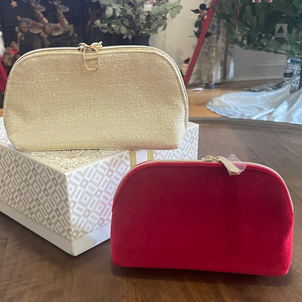 Christian Dior Box with Red velvet and Gold Metallic Cosmetic Bags, new. - Picture 5 of 8